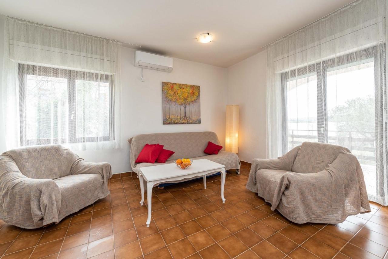 Beachfront Apartment Lostura Turanj Buitenkant foto