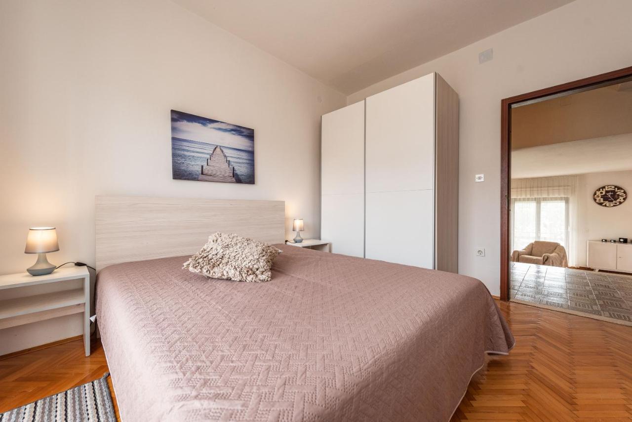 Beachfront Apartment Lostura Turanj Buitenkant foto