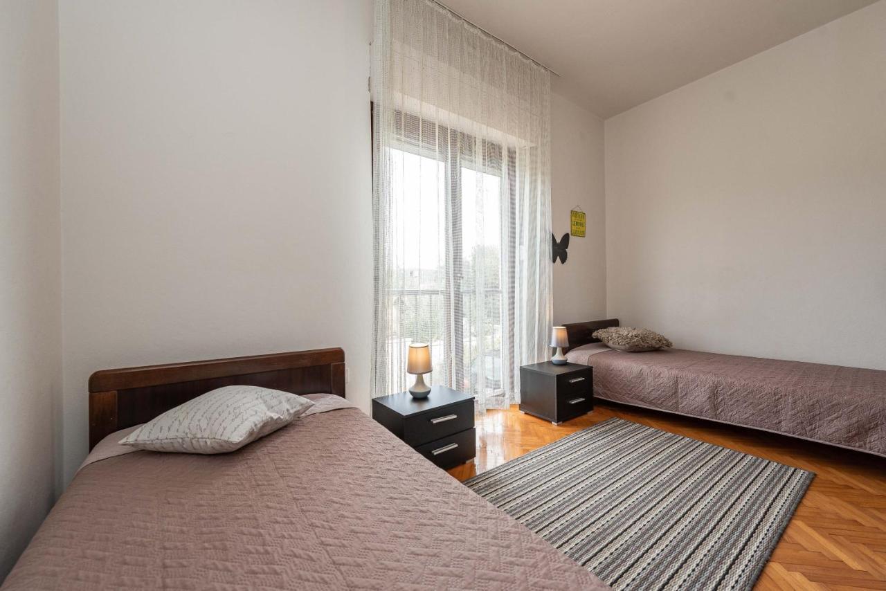 Beachfront Apartment Lostura Turanj Buitenkant foto